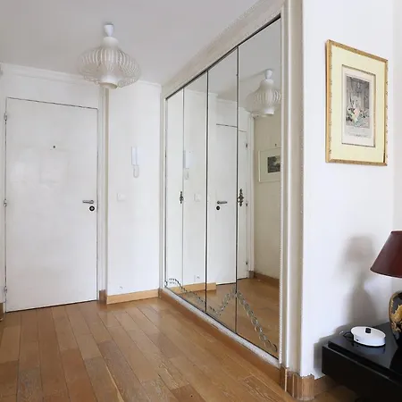Charming Studio In Champs-elysees * פריז